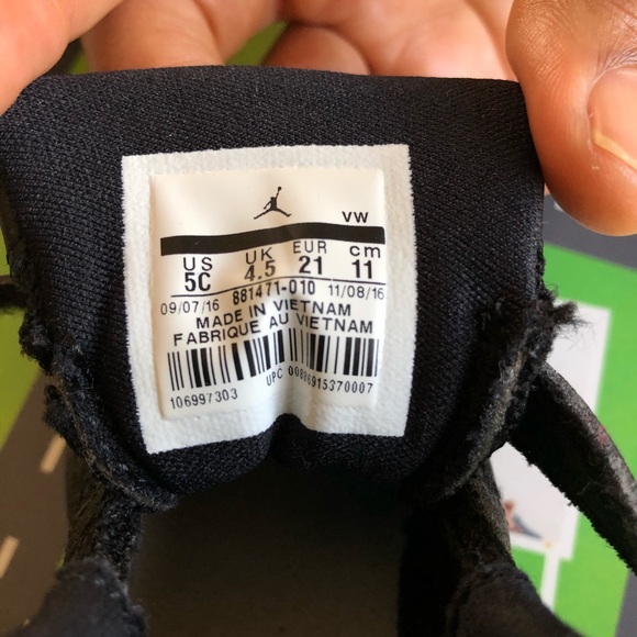 Black Jordan sneakers Kids Size 5 New without Tags - Picture 7 of 8